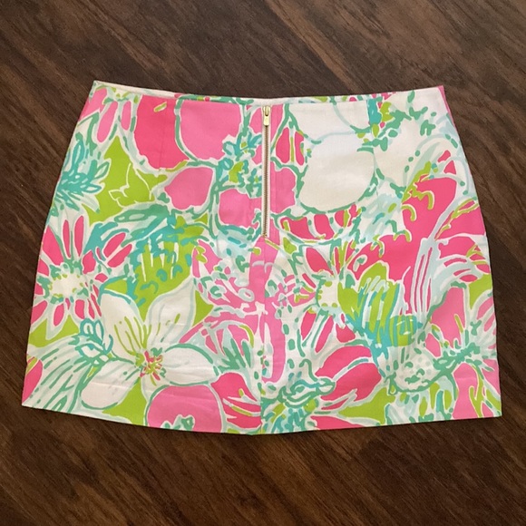 Lilly Pulitzer floral mini skirt - Picture 3 of 4
